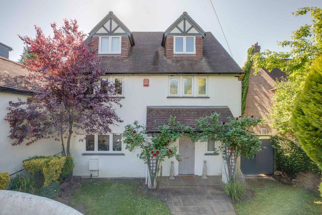 Amersham Road, High Wycombe HP13 5 bed detached house for sale