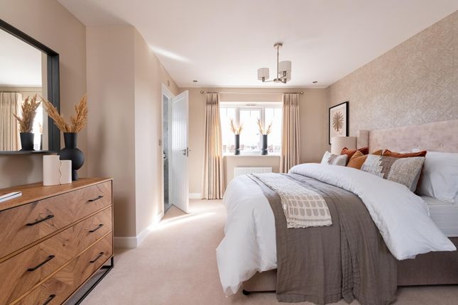 4 bed detached house