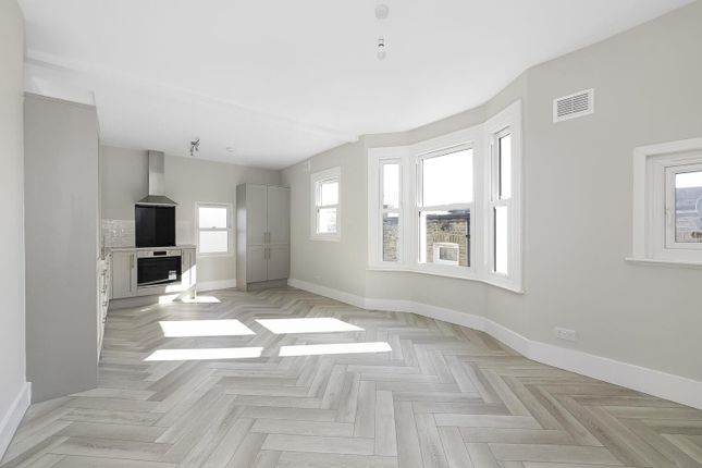 Oaksford Avenue, Sydenham, London, SE26 2 bed flat for sale