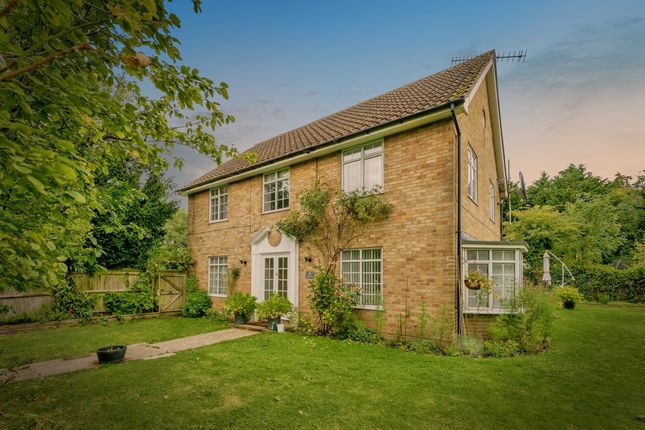 4 bedroom link detached house for sale