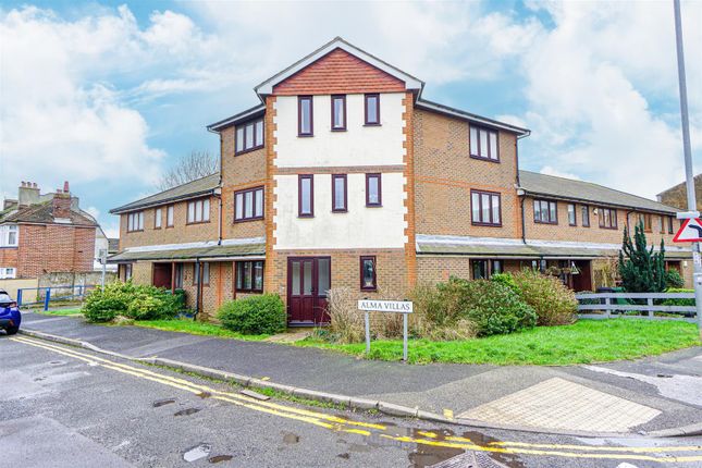 Alma Court, Sedlescombe Road North... 2 bed flat for sale