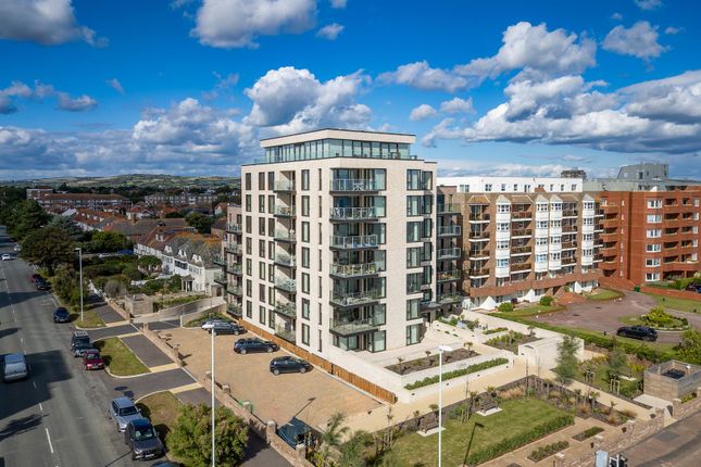 West Parade, Worthing BN11 3 bed flat for sale