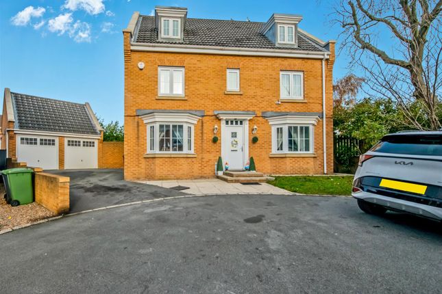 5 bed detached house