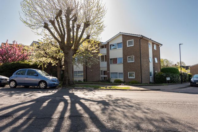 Avenue Road, London N14 2 bed flat for sale