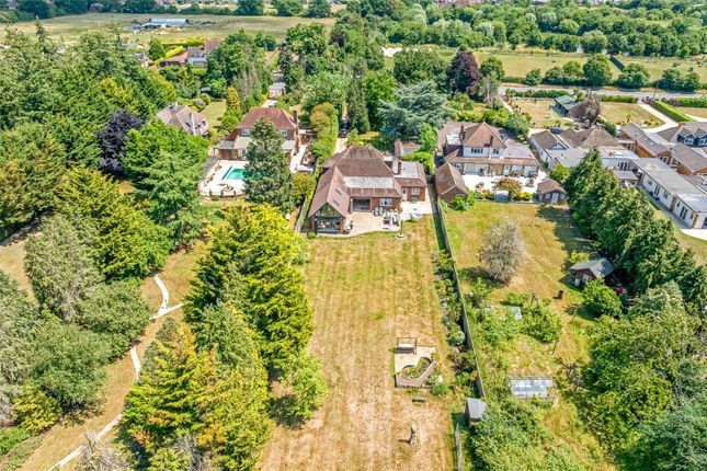 Wood Lane, Iver, Buckinghamshire, SL0 4 bed bungalow for sale