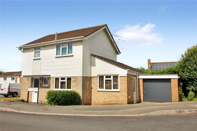 Brookdene, Wiltshire SN25 3 bed detached house for sale