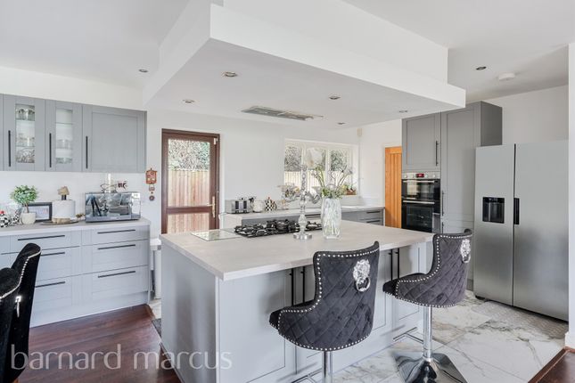 6 bedroom detached house for sale