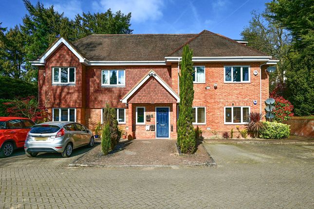 Connaught Road, Camberley, Surrey, GU15 2 bed flat for sale