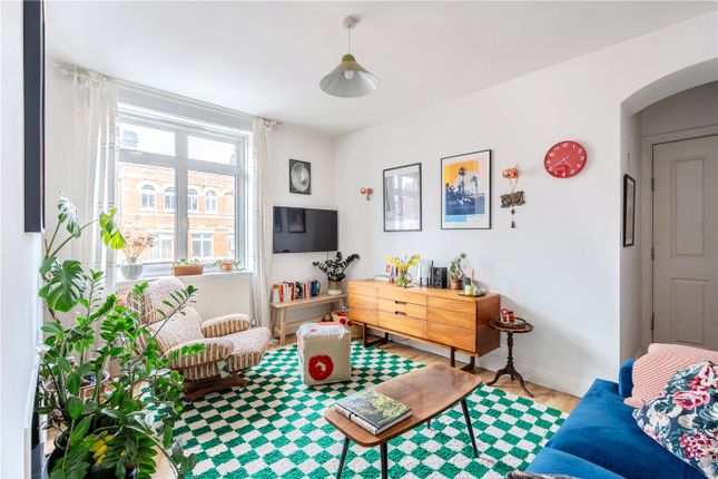 Block J, Peabody Estate, London, SE24 2 bed apartment for sale