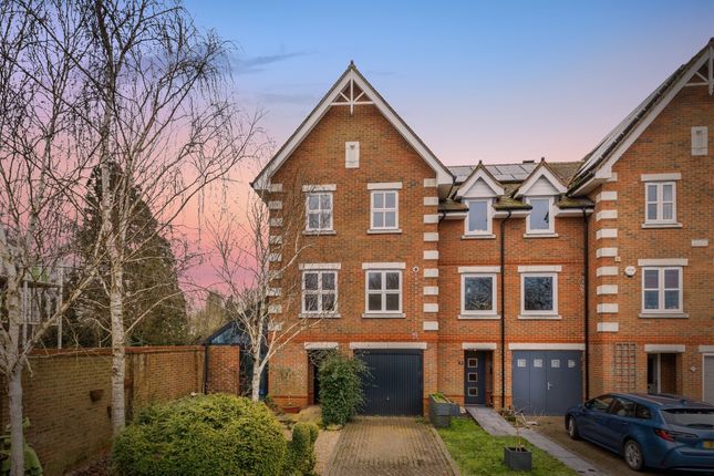 5 bedroom semi-detached house for sale