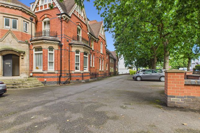 3 bed flat