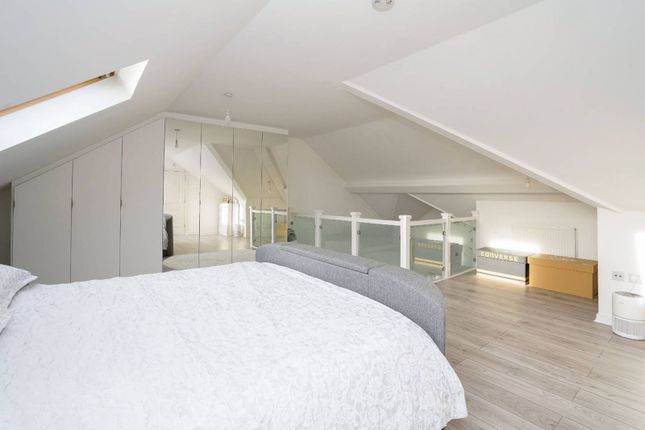 Ley Farm Close, Watford, WD25 3 bed flat for sale