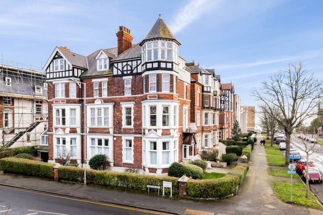 Earls Avenue, Folkestone, CT20 3 bed flat for sale