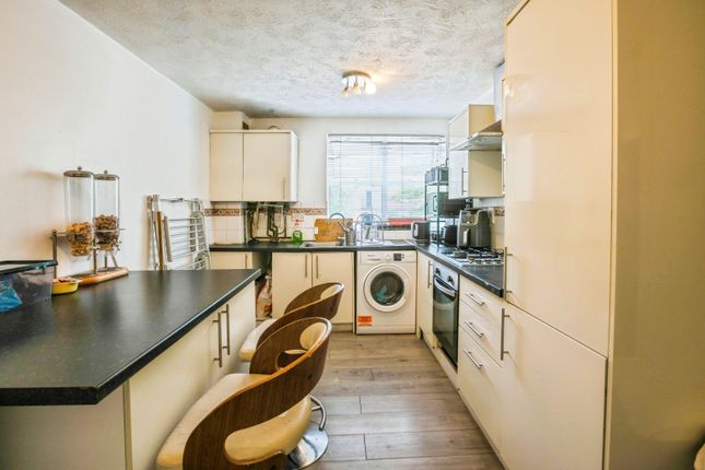 2 bedroom ground floor flat for sale