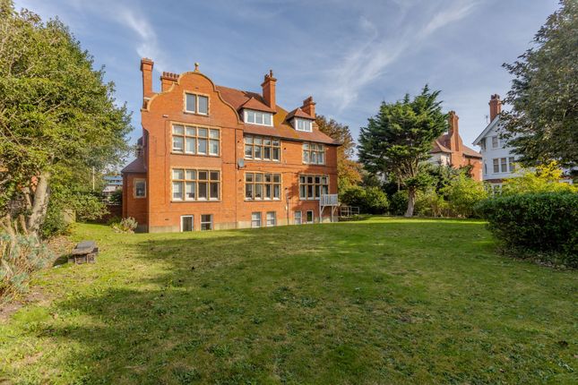 Sandgate Road, Folkestone, CT20 2 bed flat for sale