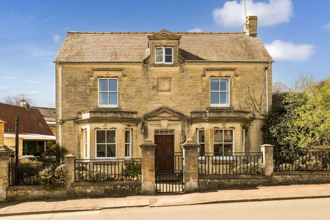 5 bed detached house