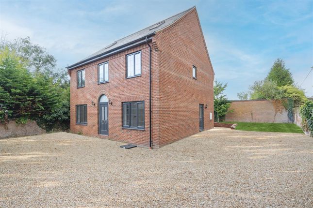 5 bed detached house