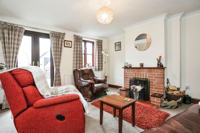 4 bed detached house