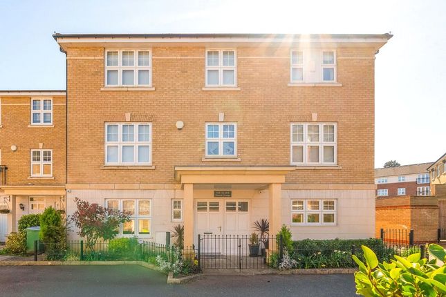 Colnhurst Road, Hertfordshire WD17 5 bed detached house for sale