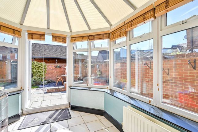 Oakdene Place, Guildford, GU3 4 bed detached house for sale