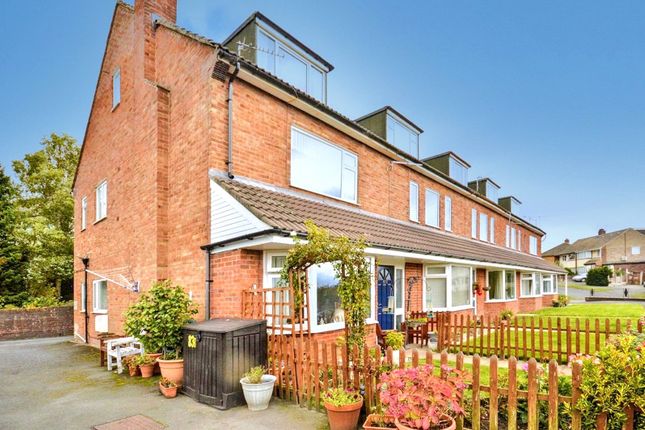 Moseley Wood Drive, Cookridge, Leeds 2 bed apartment for sale