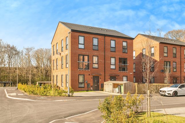 2 bedroom town house for sale