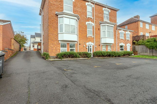 38 Tunnel Hill, Worcester 1 bed apartment for sale