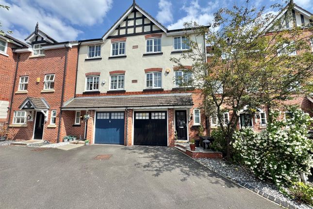 Finsbury Way, Handforth, Wilmslow 4 bed townhouse for sale