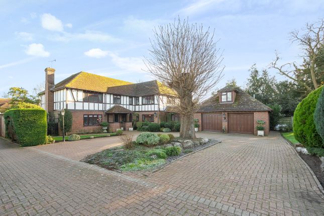 5 bed detached house