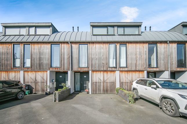 3 bedroom town house for sale