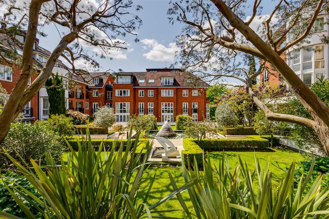 Kidderpore Avenue, Hampstead, NW3 3 bed flat for sale
