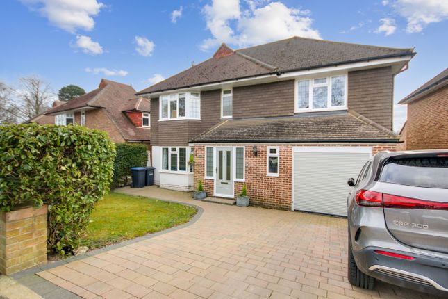 Crossways Avenue, East Grinstead, RH19 4 bed detached house for sale