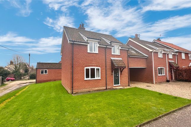 4 bedroom link detached house for sale