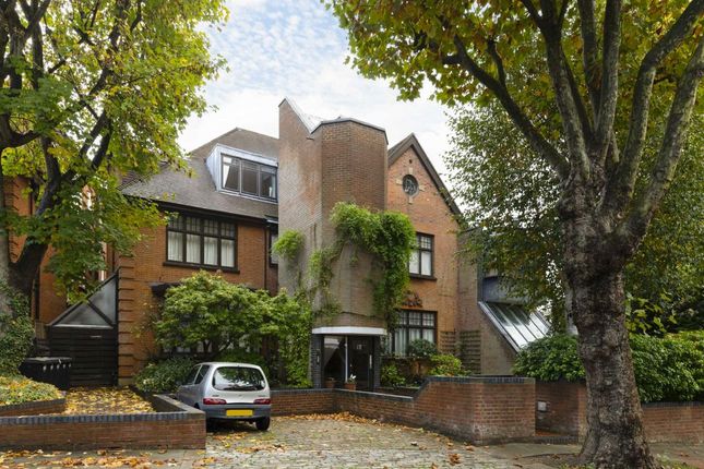 Rosecroft Avenue, London NW3 2 bed flat for sale