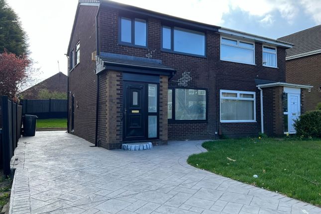 Lowside Drive, Oldham, OL4 1AS 3 bed semi
