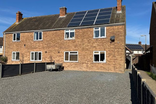 School Road, Taunton TA2 3 bed semi