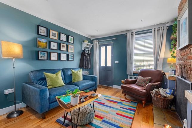 Brookhill Road, Crawley RH10 2 bed terraced house for sale