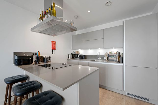 Beechwood Road, Dalston, E8 3FQ 3 bed flat for sale