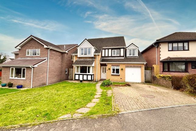 6 bedroom detached house for sale