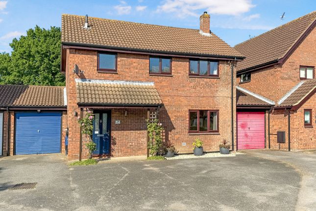Whinfield, Ipswich IP5 3 bed link detached house for sale