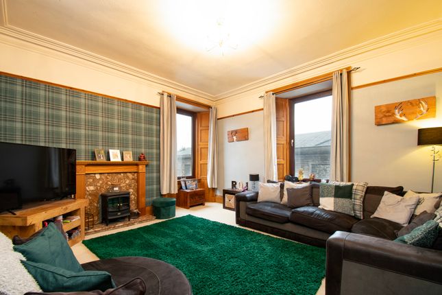 3 bedroom flat for sale