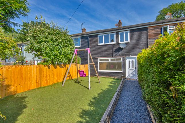 Cedar Drive, Edenbridge 3 bed terraced house for sale