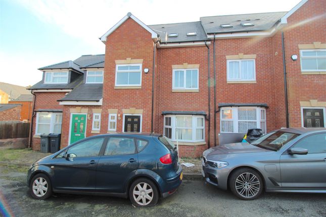 5 bed terraced house