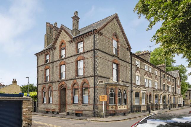 Pemberton Terrace, Cambridge CB2 4 bed end of terrace house for sale