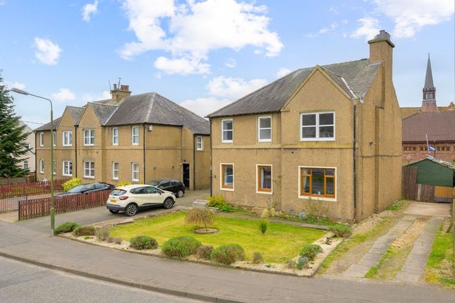 3 bedroom flat for sale