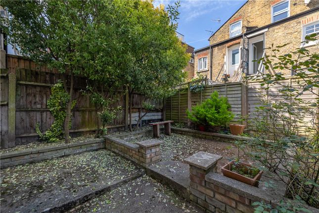 Latchmere Road, London, SW11 2 bed apartment for sale