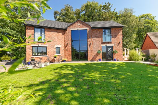 5 bed detached house