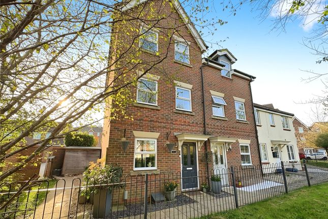 Beatty Rise, Reading RG7 3 bed end of terrace house for sale