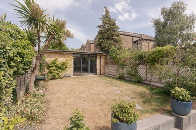 2 bedroom ground floor flat for sale