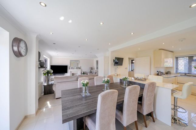 Phoenix Close, West Wickham, Kent, BR4 4 bed detached house for sale